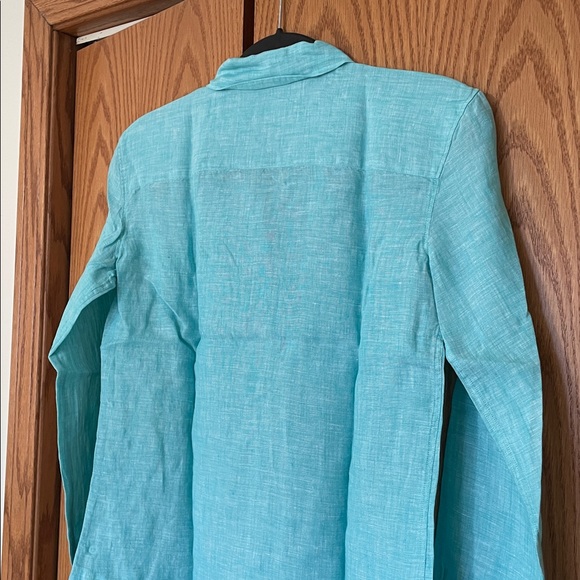 UNTUCKit  Linen Button-Up Shirt - Picture 7 of 11